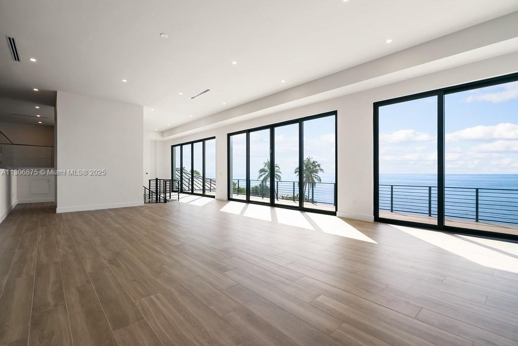 COCO PLUM BEACH REPLAT - Residential
