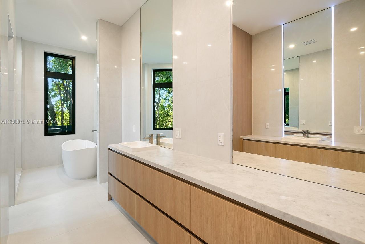 COCO PLUM BEACH REPLAT - Residential