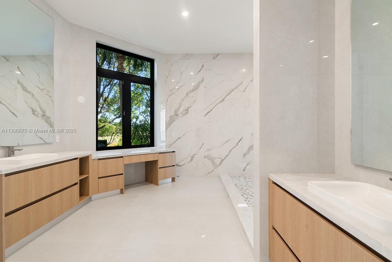 COCO PLUM BEACH REPLAT - Residential