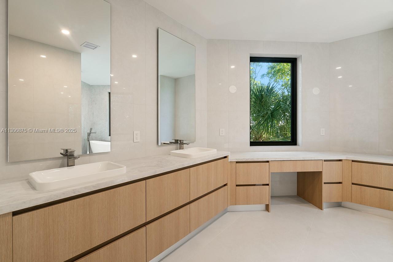 COCO PLUM BEACH REPLAT - Residential
