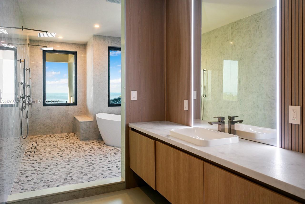 COCO PLUM BEACH REPLAT - Residential