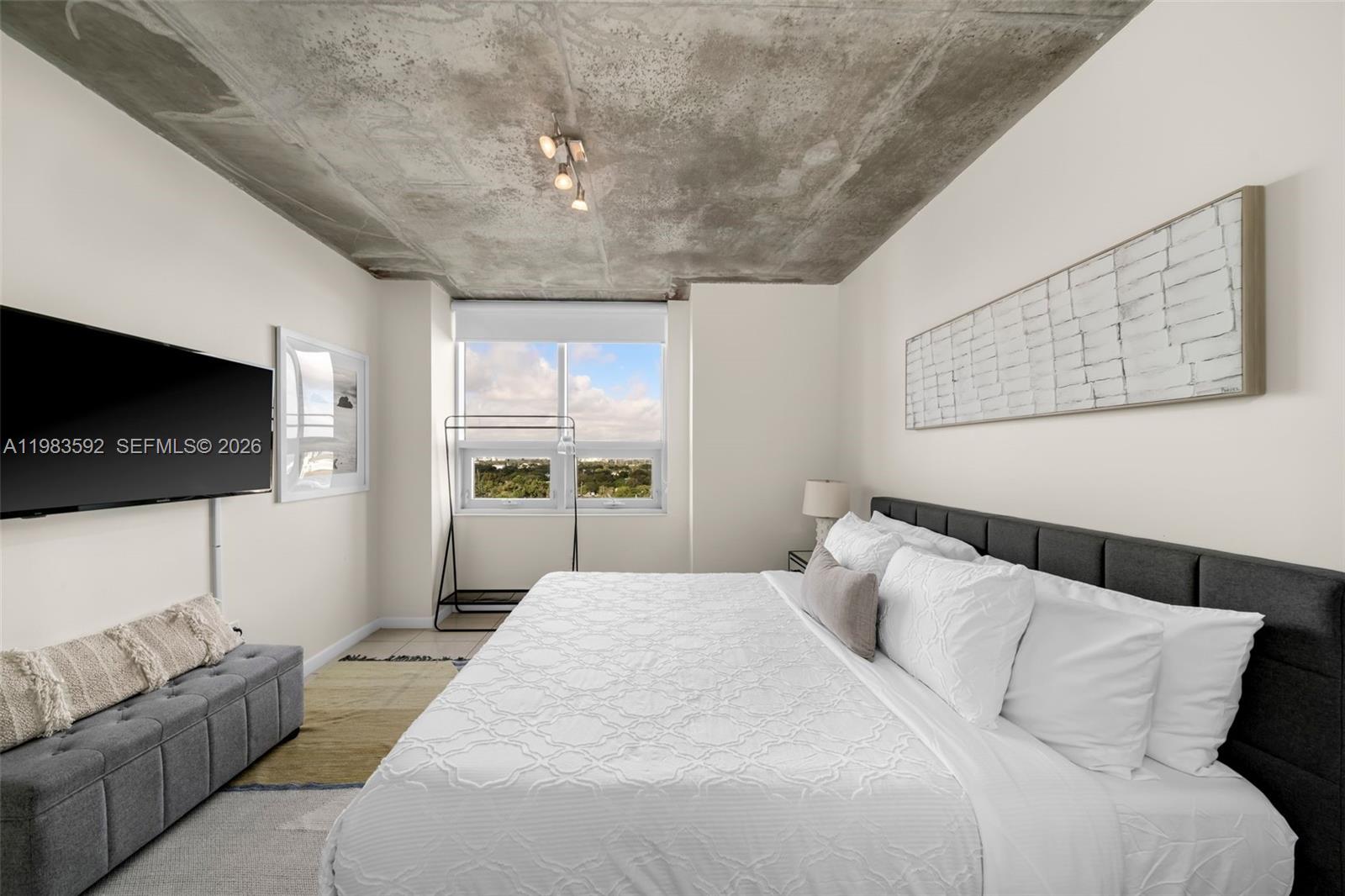 MIDBLOCK MIAMI CONDO - Residential