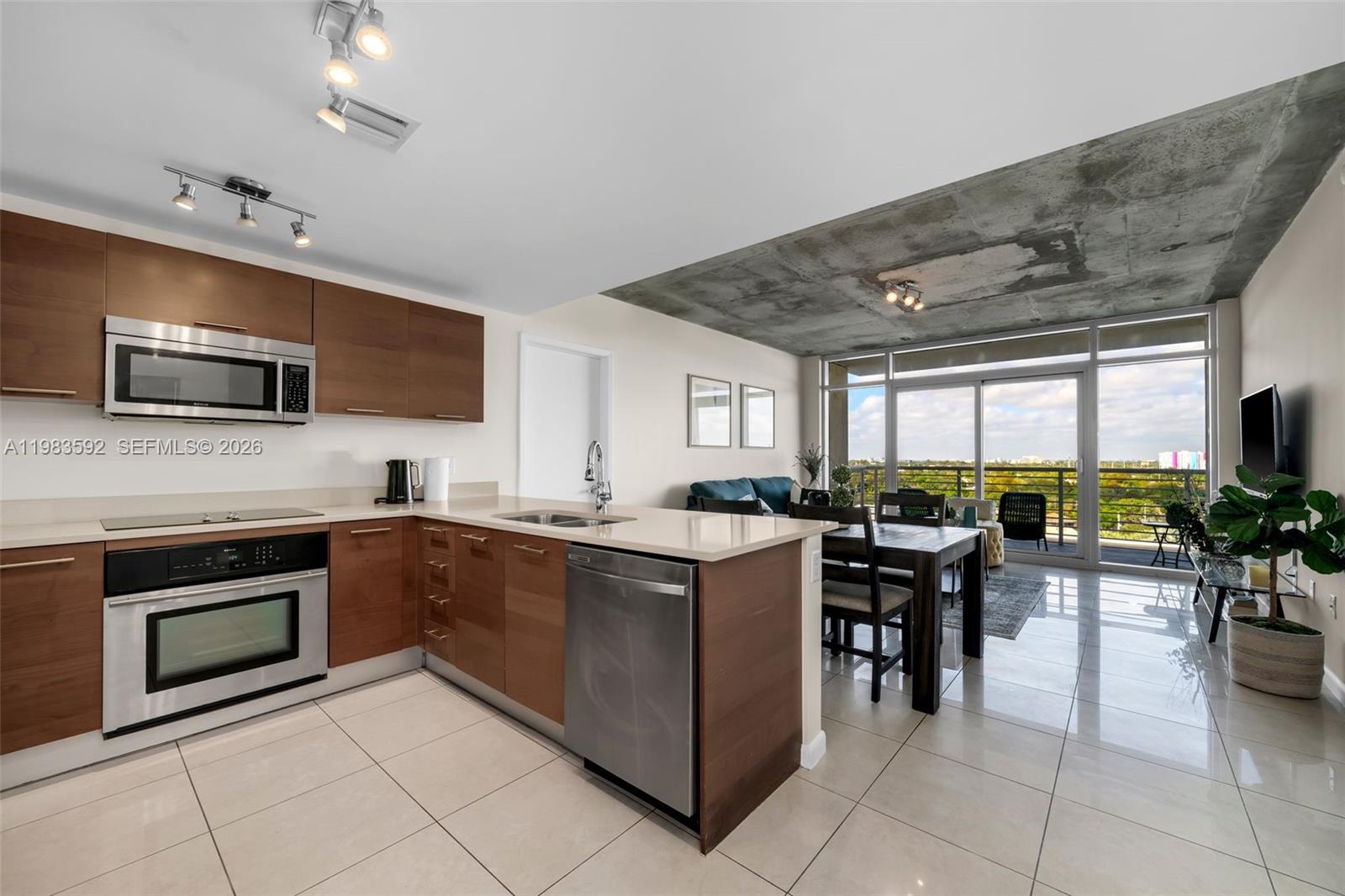 MIDBLOCK MIAMI CONDO - Residential