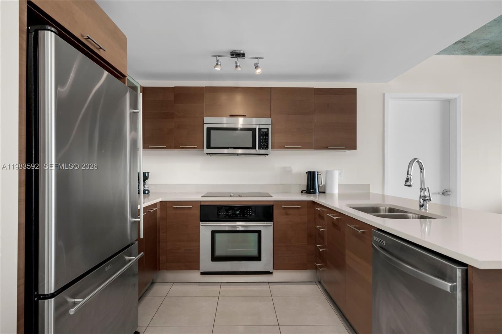 MIDBLOCK MIAMI CONDO - Residential