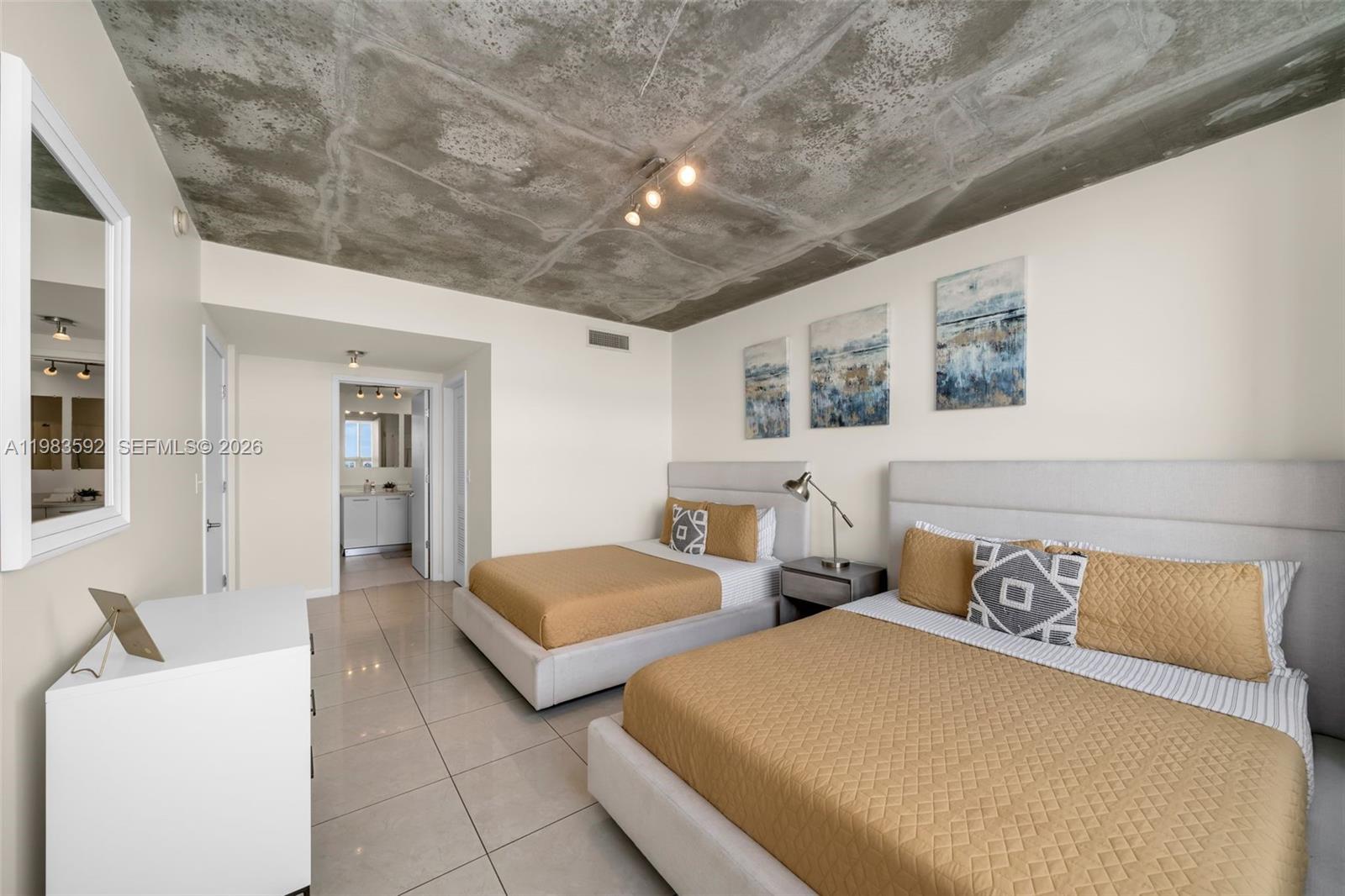 MIDBLOCK MIAMI CONDO - Residential