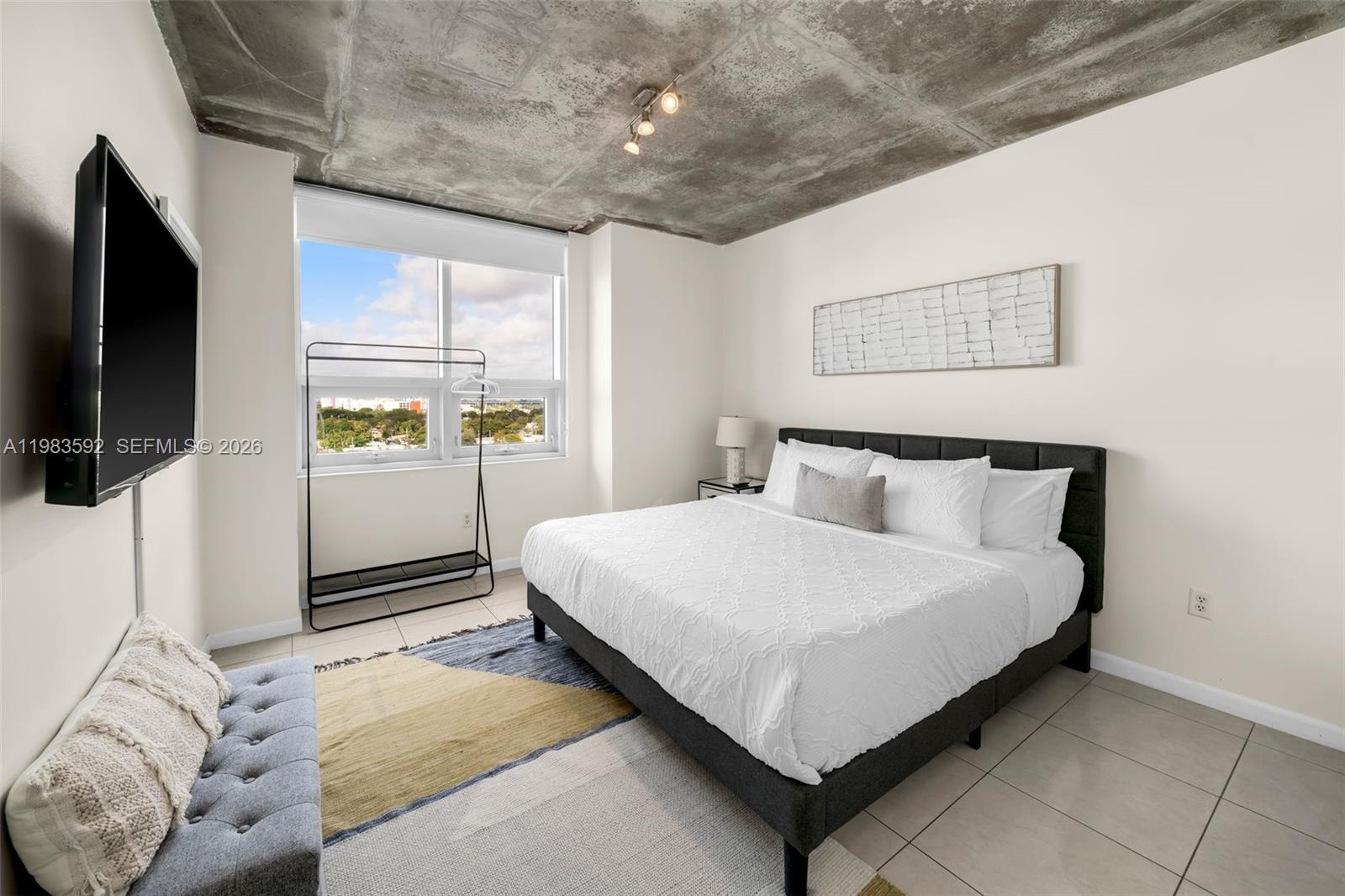 MIDBLOCK MIAMI CONDO - Residential