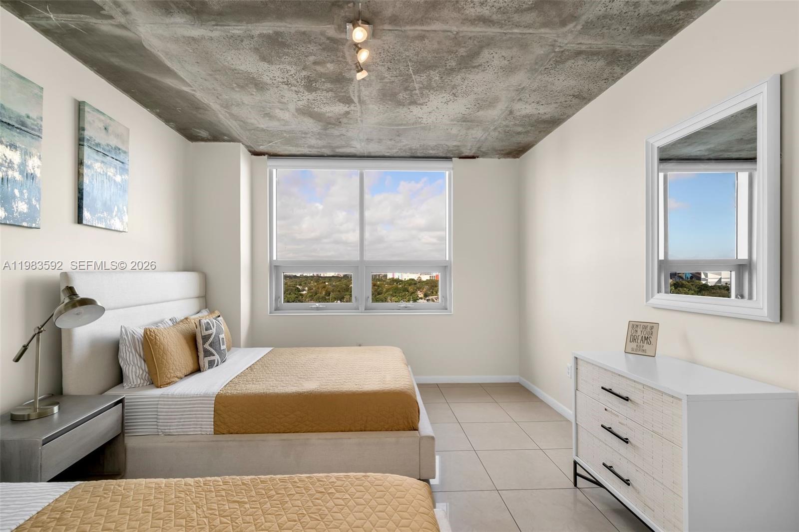 MIDBLOCK MIAMI CONDO - Residential