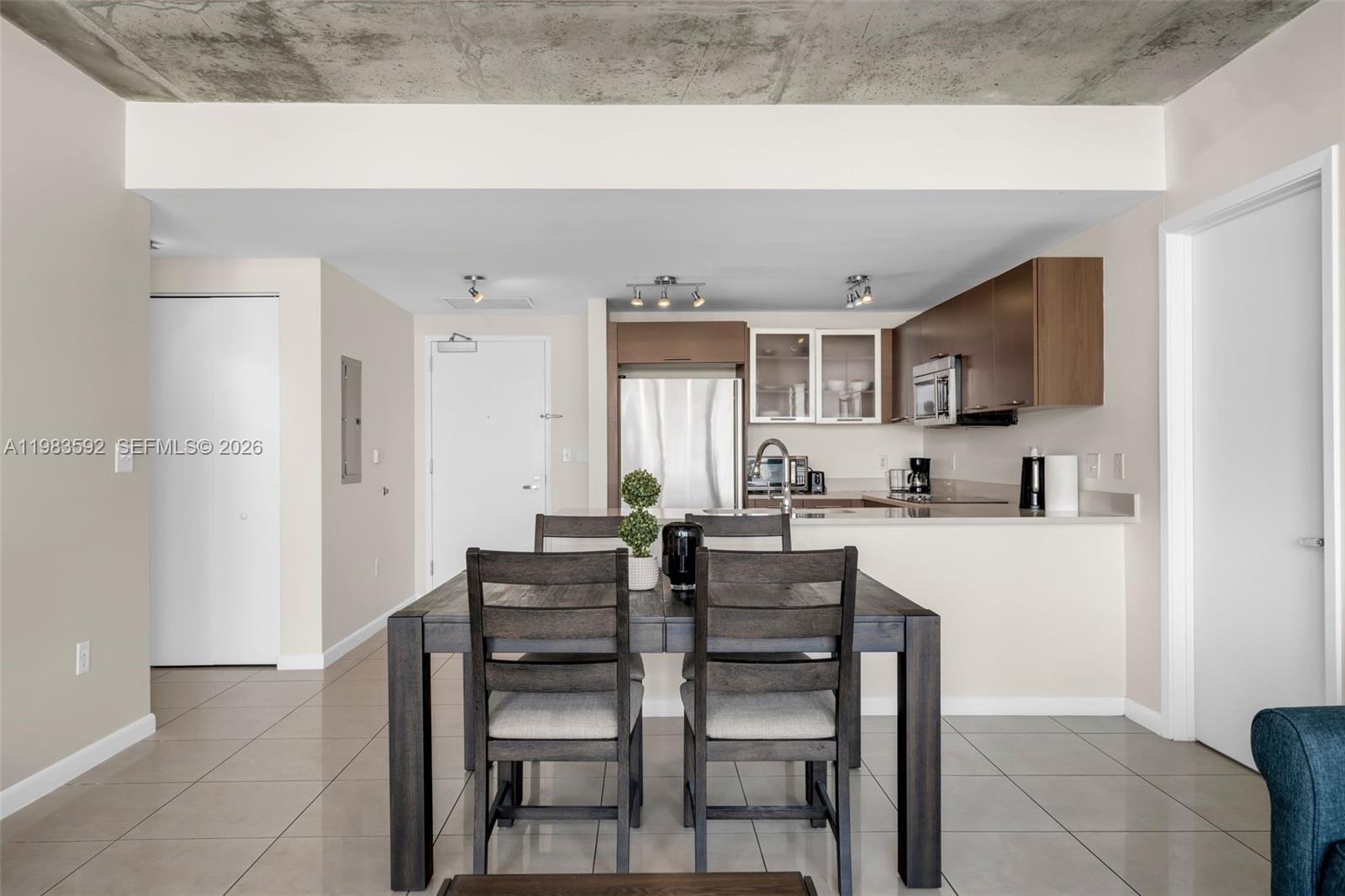 MIDBLOCK MIAMI CONDO - Residential