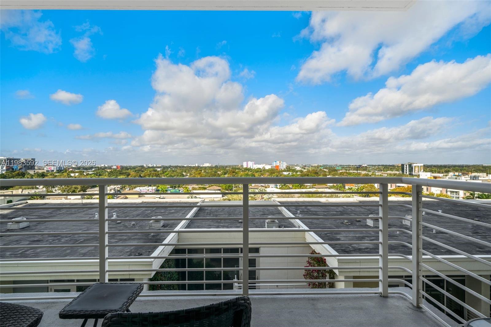 MIDBLOCK MIAMI CONDO - Residential