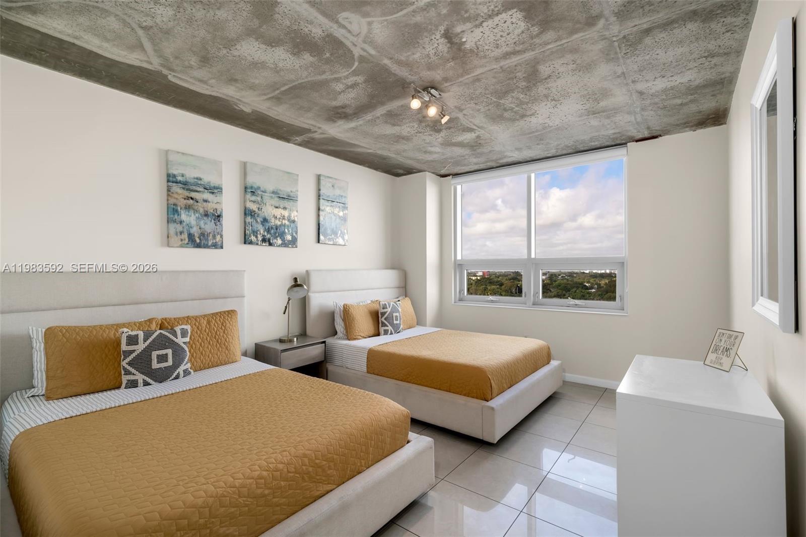 MIDBLOCK MIAMI CONDO - Residential