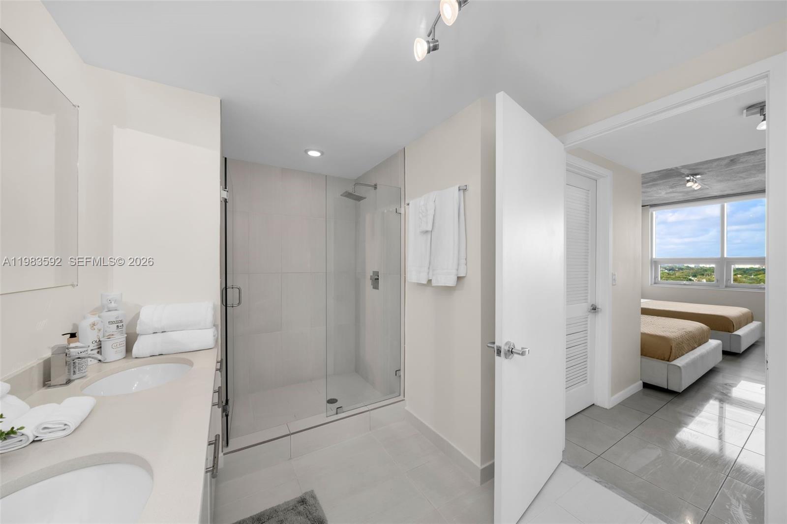 MIDBLOCK MIAMI CONDO - Residential