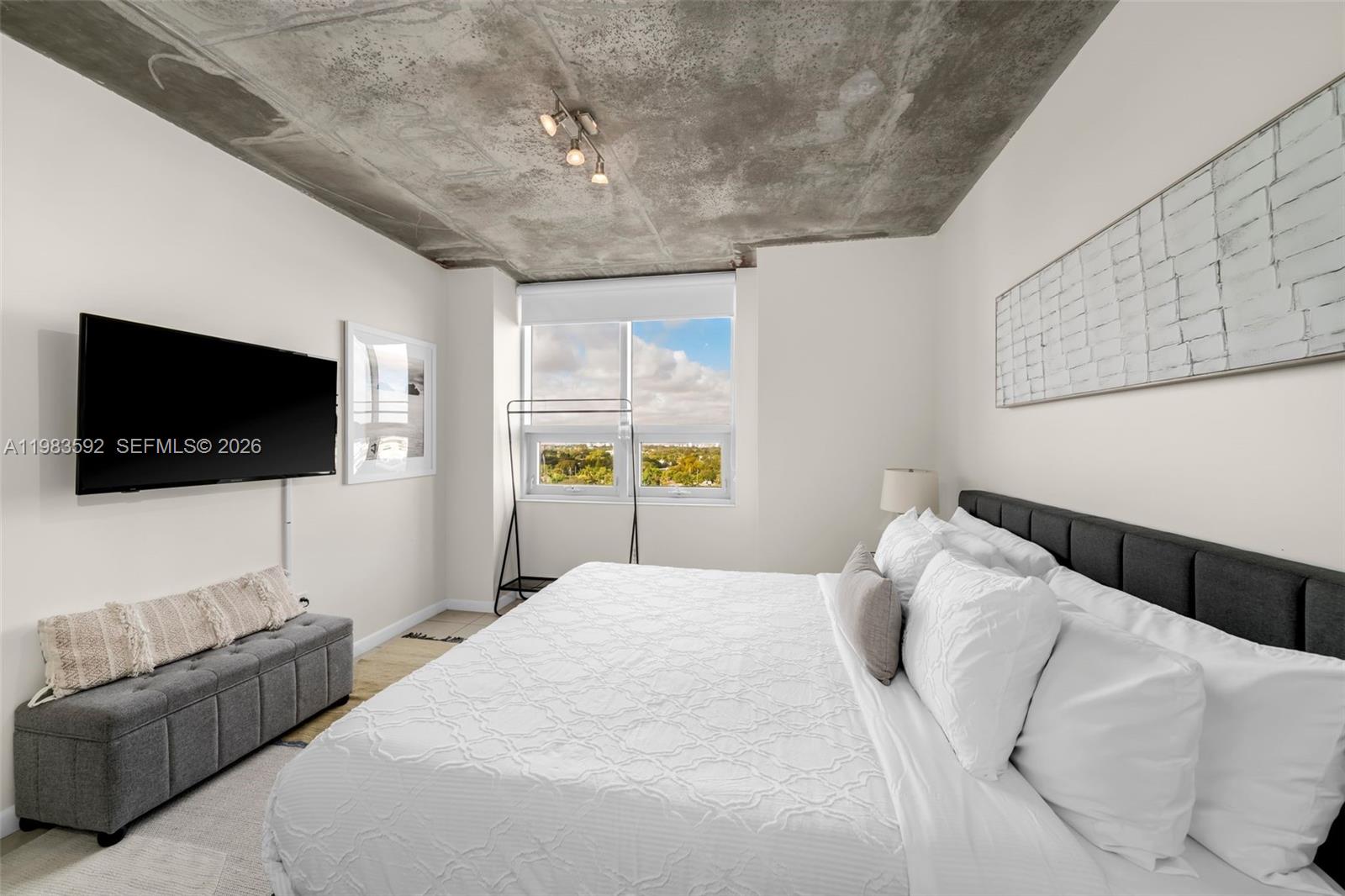 MIDBLOCK MIAMI CONDO - Residential