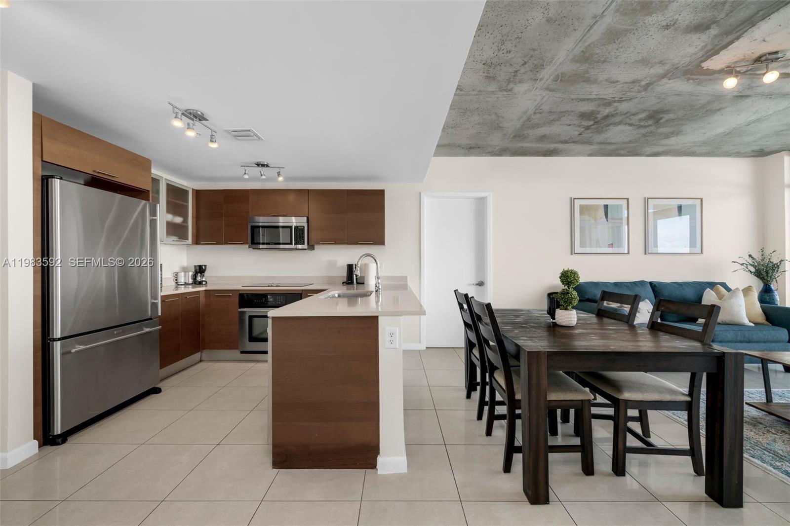 MIDBLOCK MIAMI CONDO - Residential