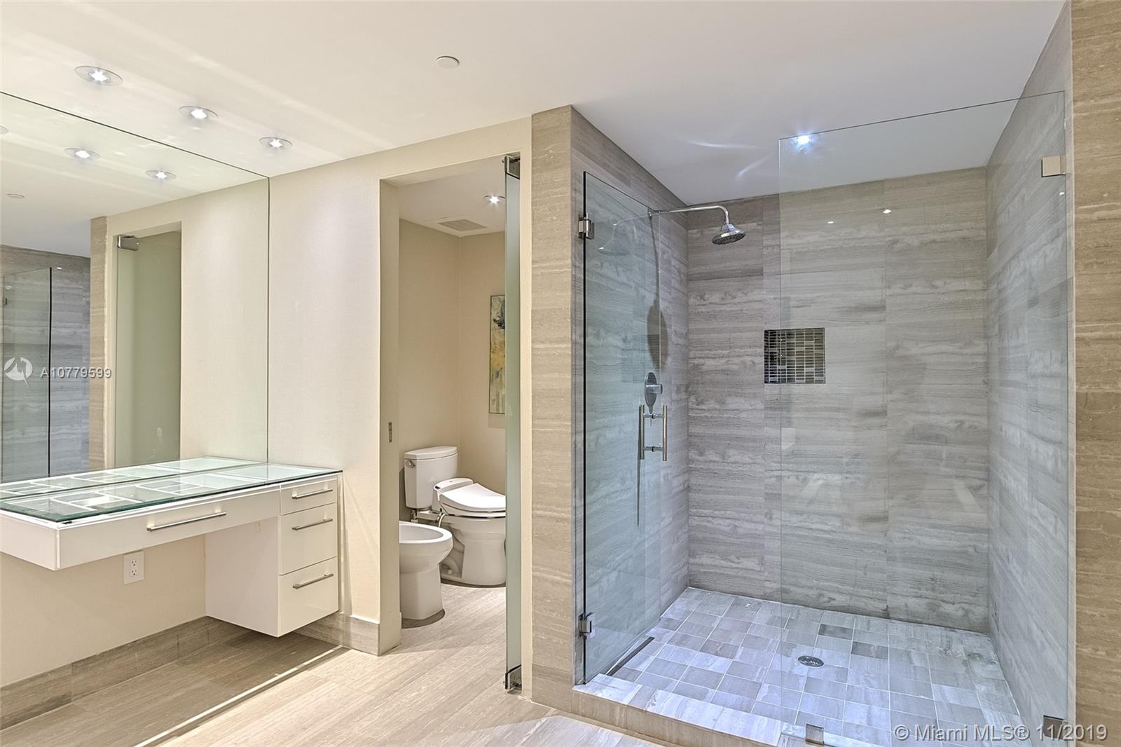 APOGEE BEACH CONDOMINIUM - Residential
