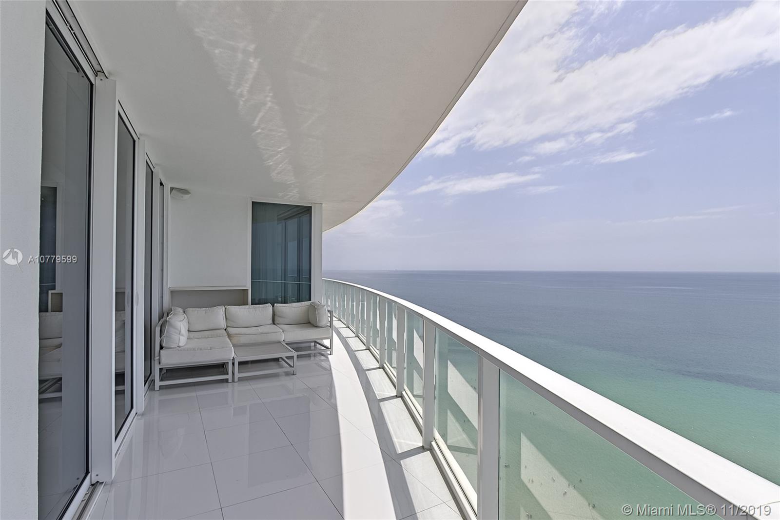 APOGEE BEACH CONDOMINIUM - Residential