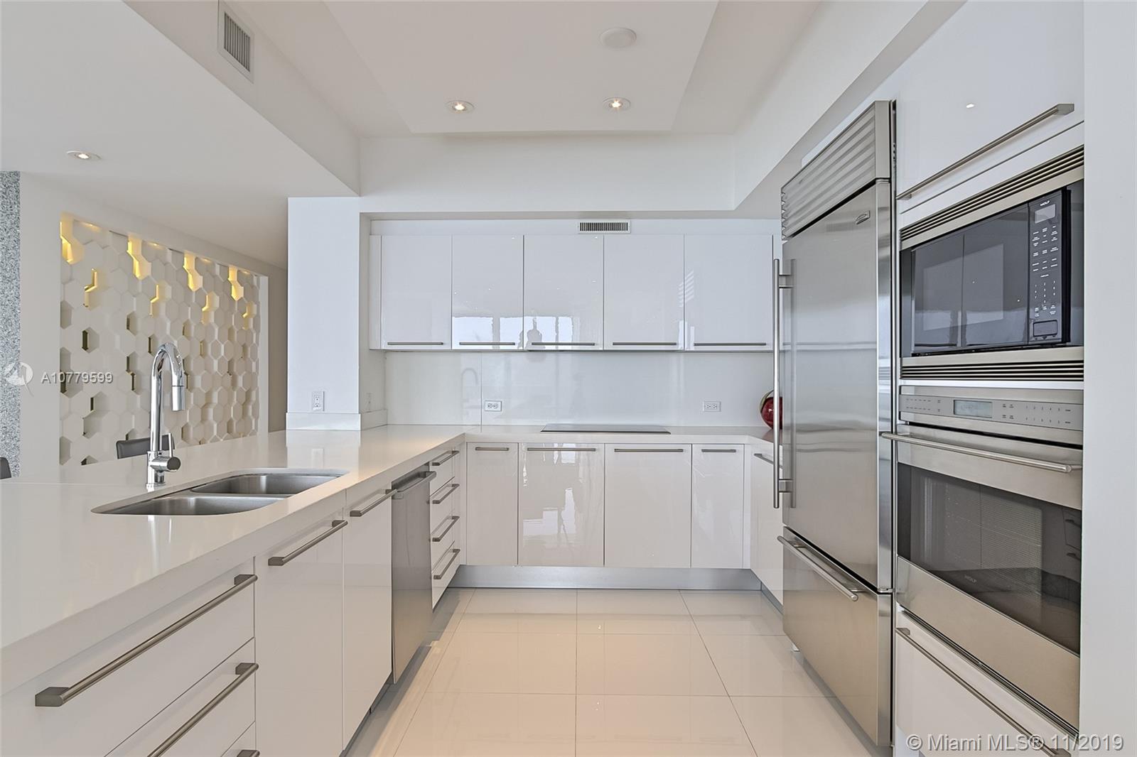 APOGEE BEACH CONDOMINIUM - Residential
