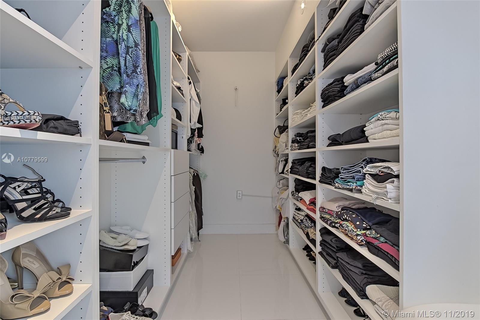APOGEE BEACH CONDOMINIUM - Residential