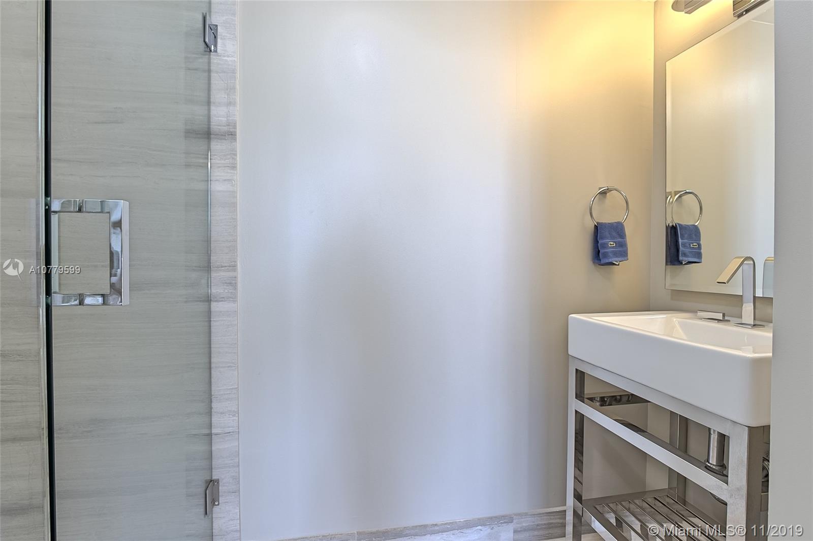APOGEE BEACH CONDOMINIUM - Residential