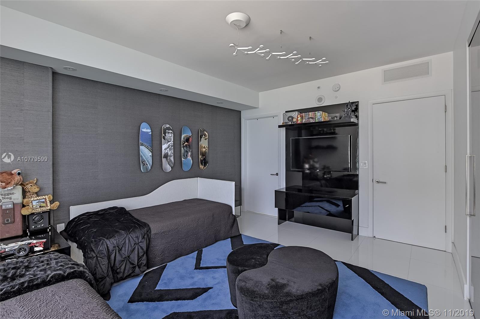 APOGEE BEACH CONDOMINIUM - Residential