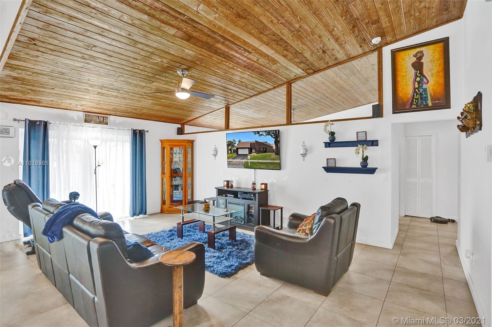 BOULEVARD WEST - Residential