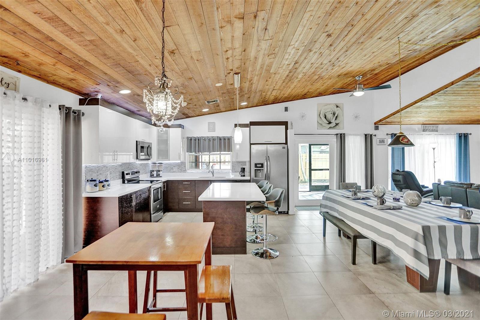 BOULEVARD WEST - Residential