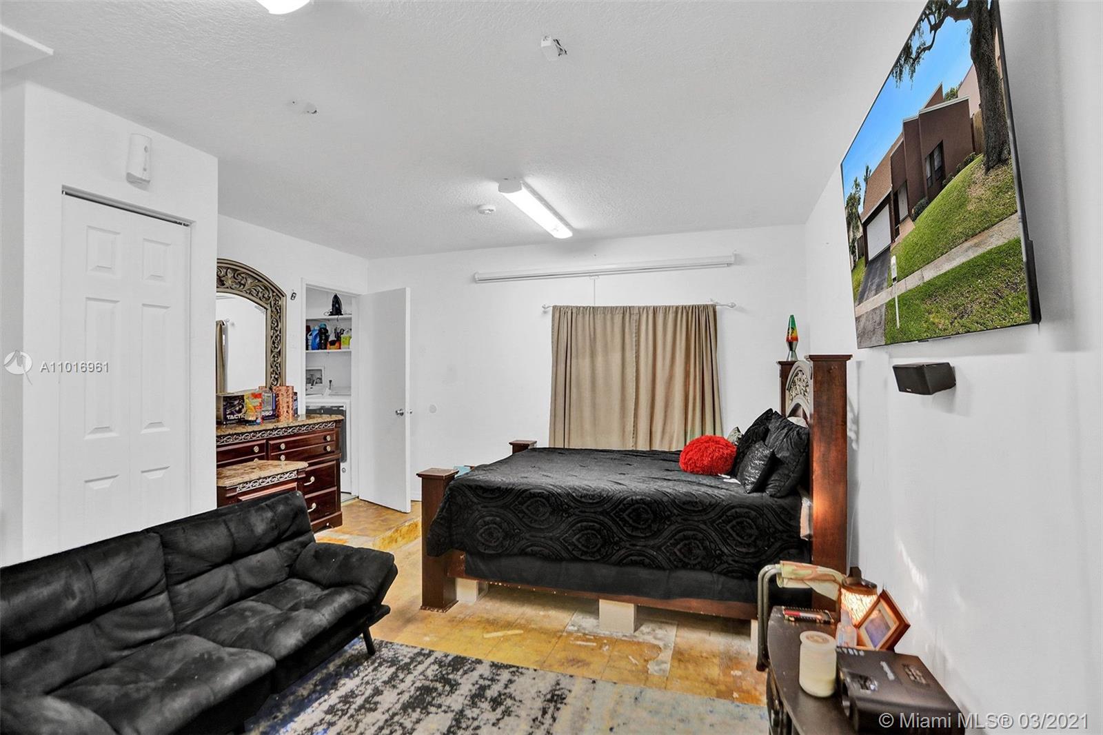 BOULEVARD WEST - Residential