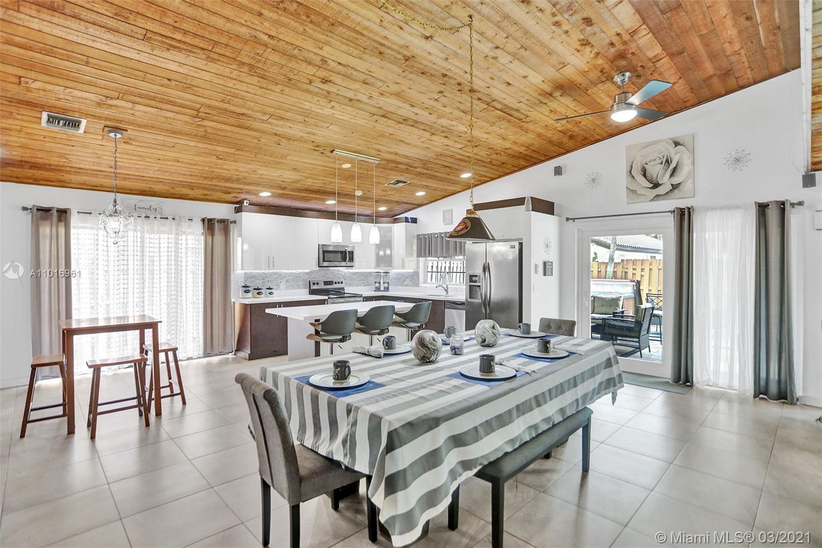 BOULEVARD WEST - Residential