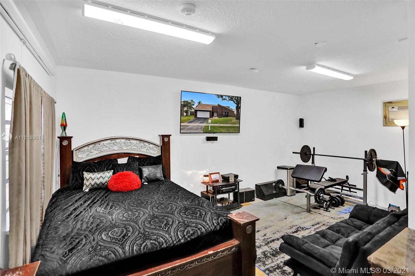 BOULEVARD WEST - Residential