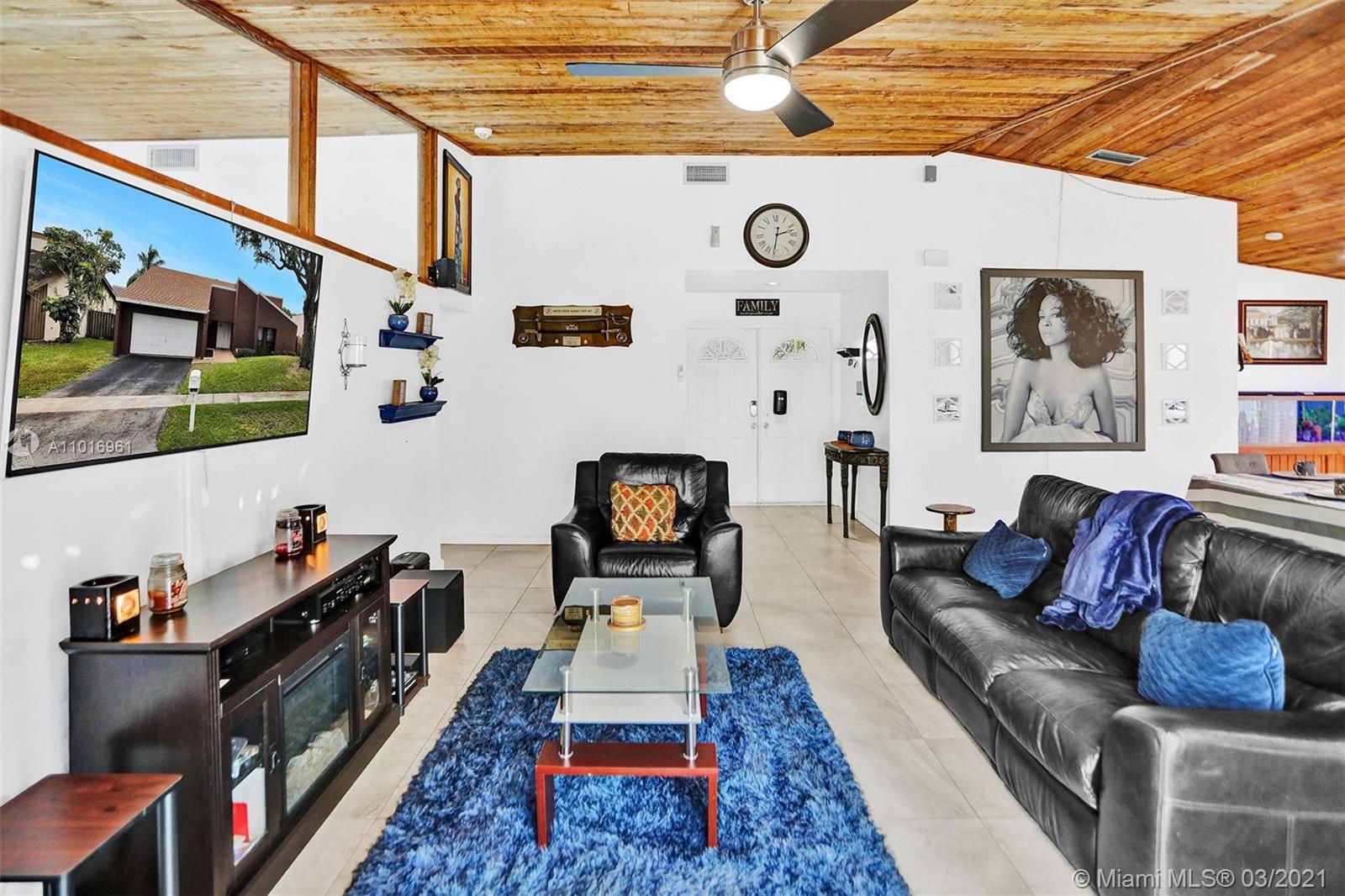 BOULEVARD WEST - Residential