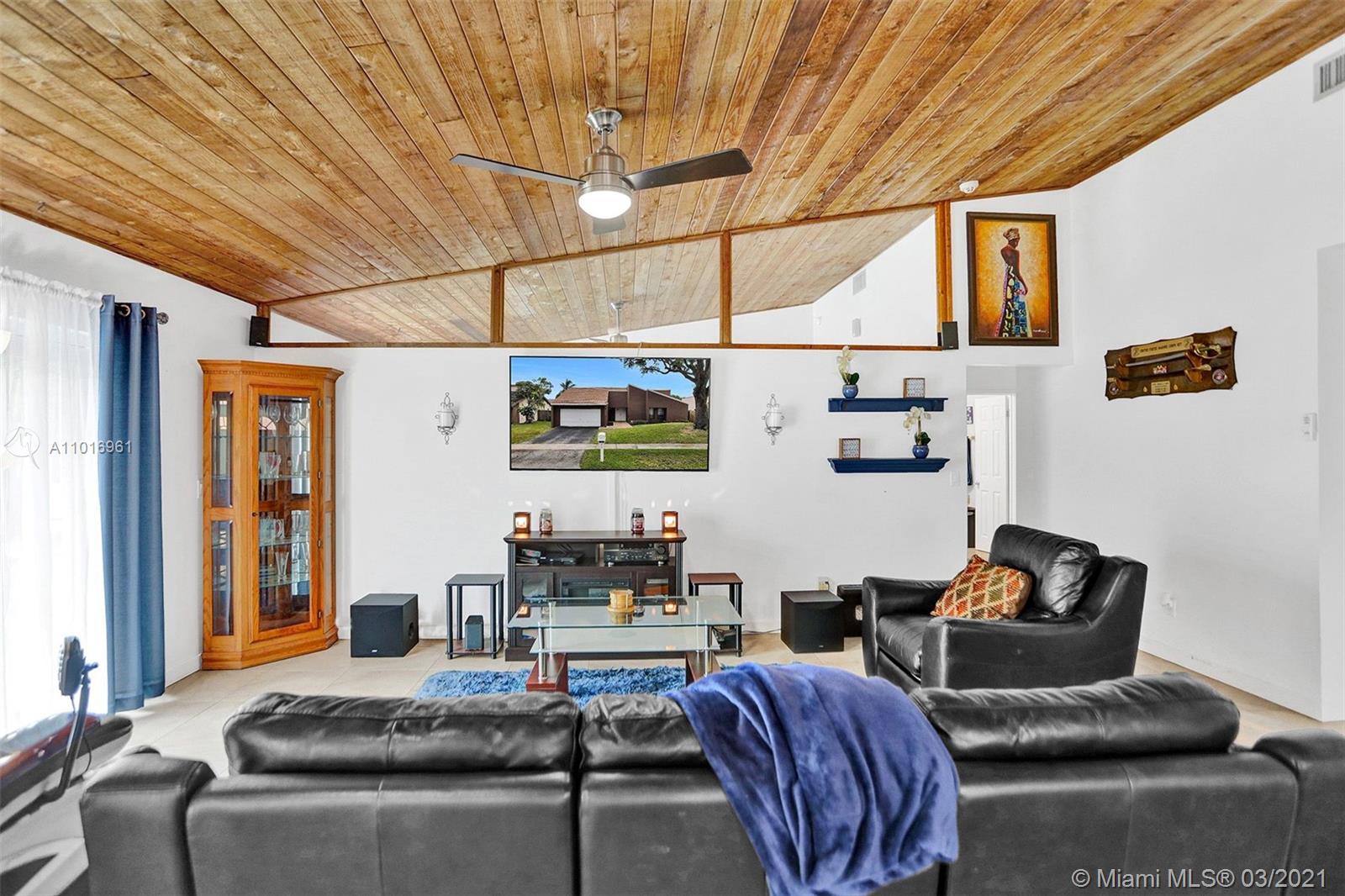 BOULEVARD WEST - Residential