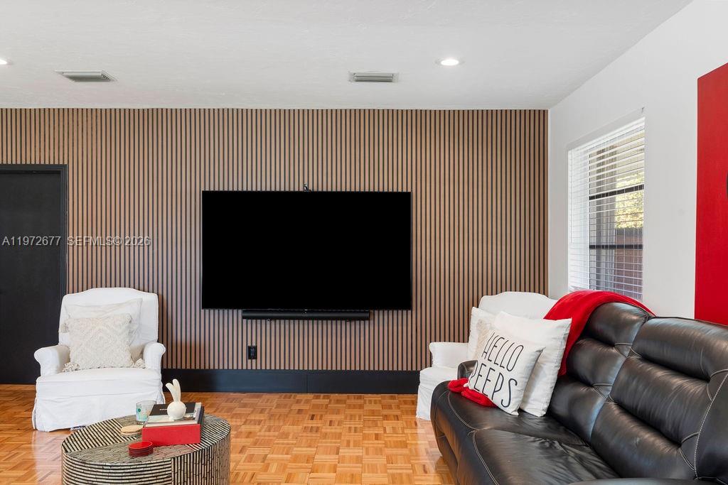 PINE MNR ESTS - Residential