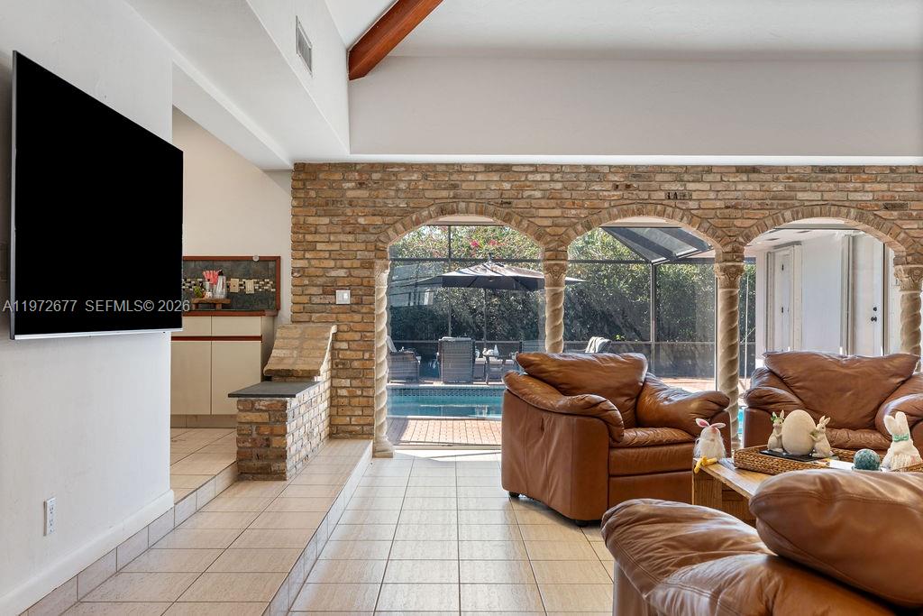 PINE MNR ESTS - Residential