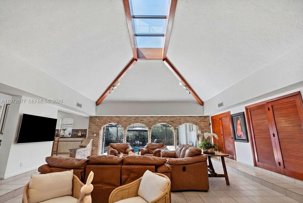 PINE MNR ESTS - Residential