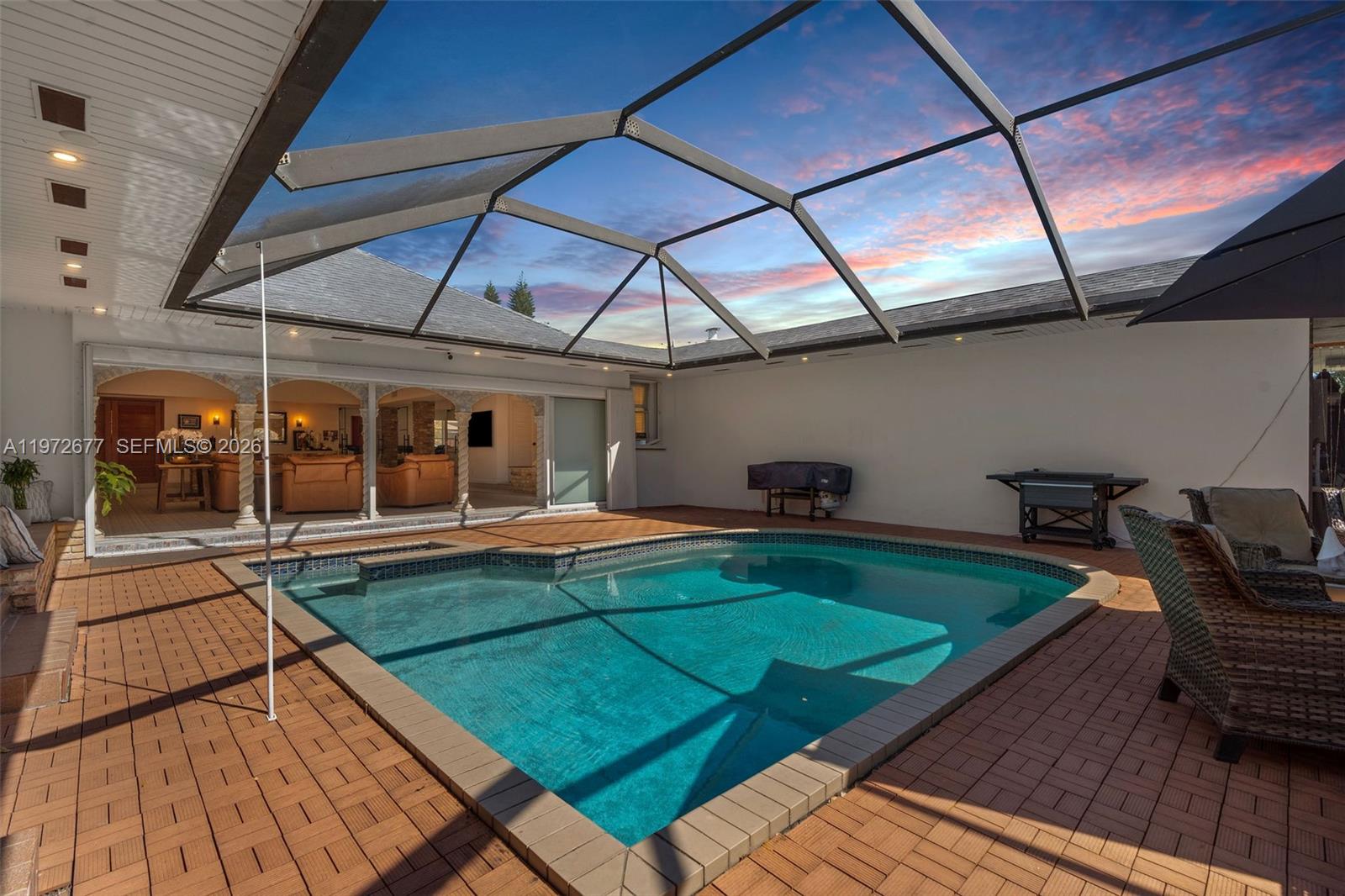 PINE MNR ESTS - Residential