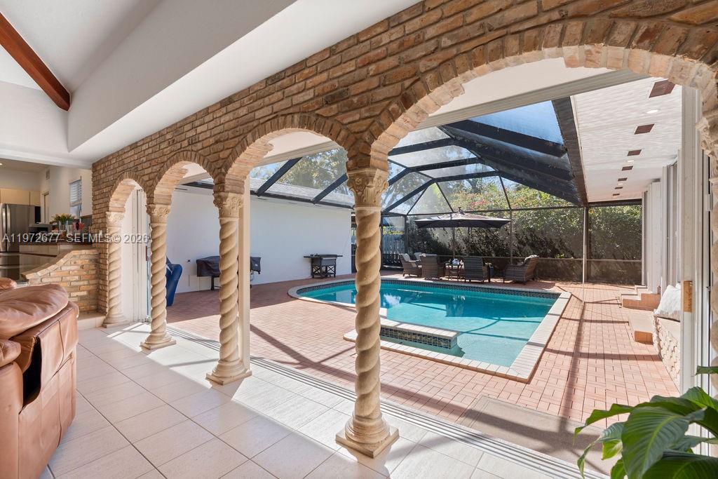 PINE MNR ESTS - Residential