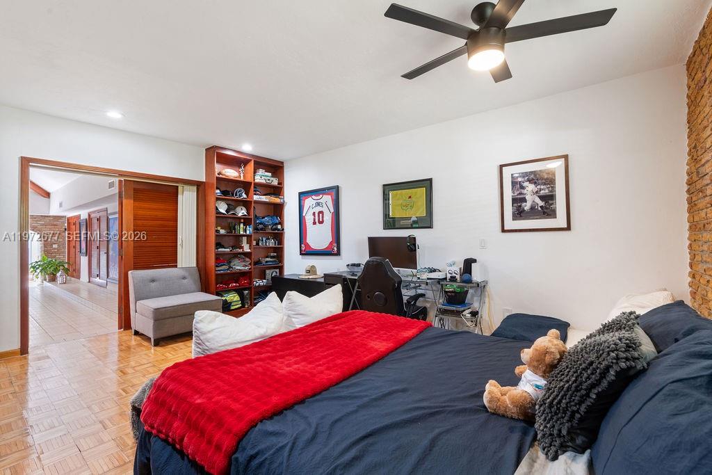 PINE MNR ESTS - Residential