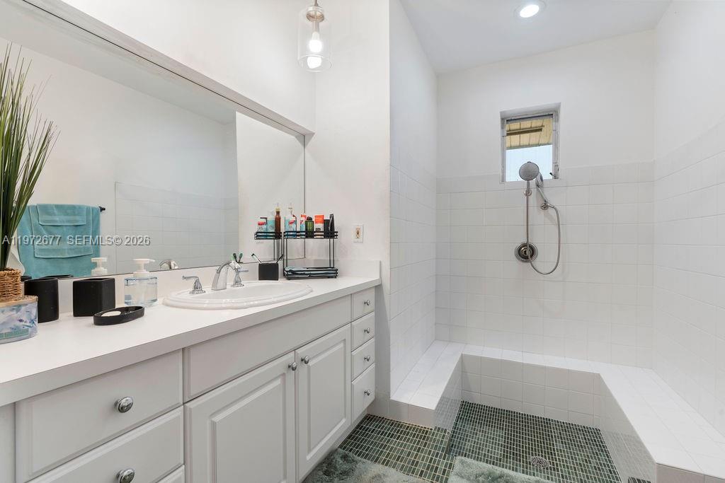 PINE MNR ESTS - Residential