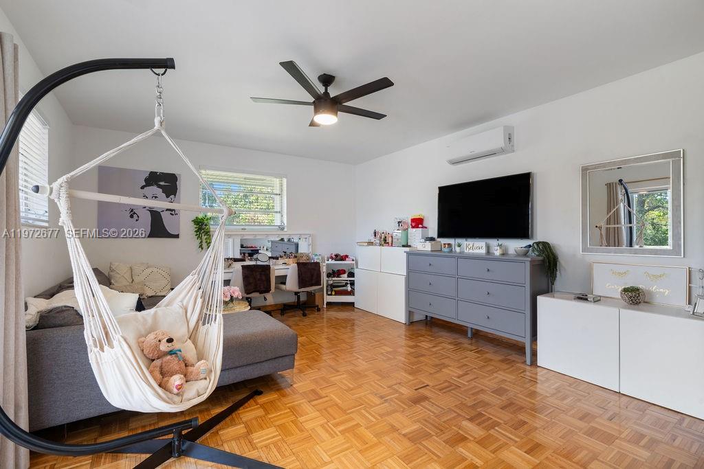 PINE MNR ESTS - Residential