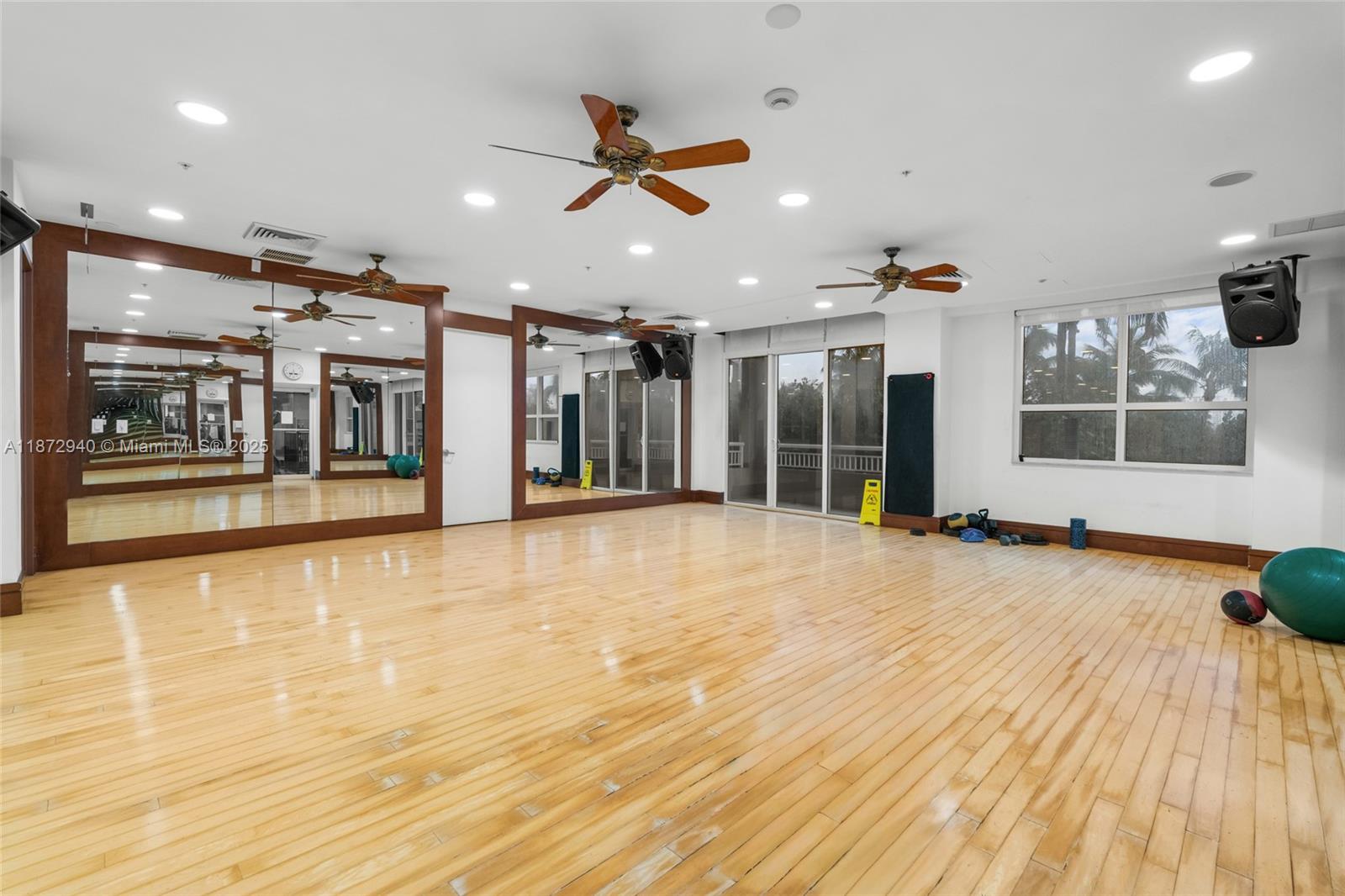 TURNBERRY ON THE GREEN CO - Residential