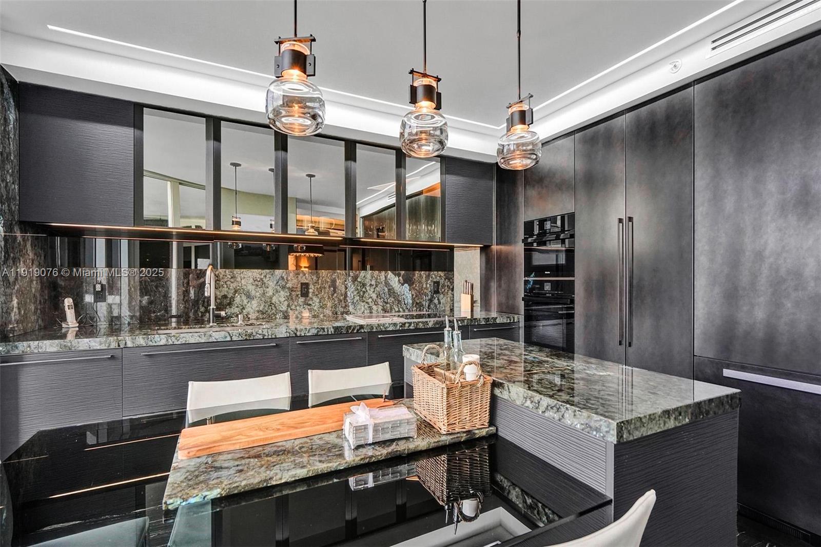 THE PINNACLE CONDO - Residential