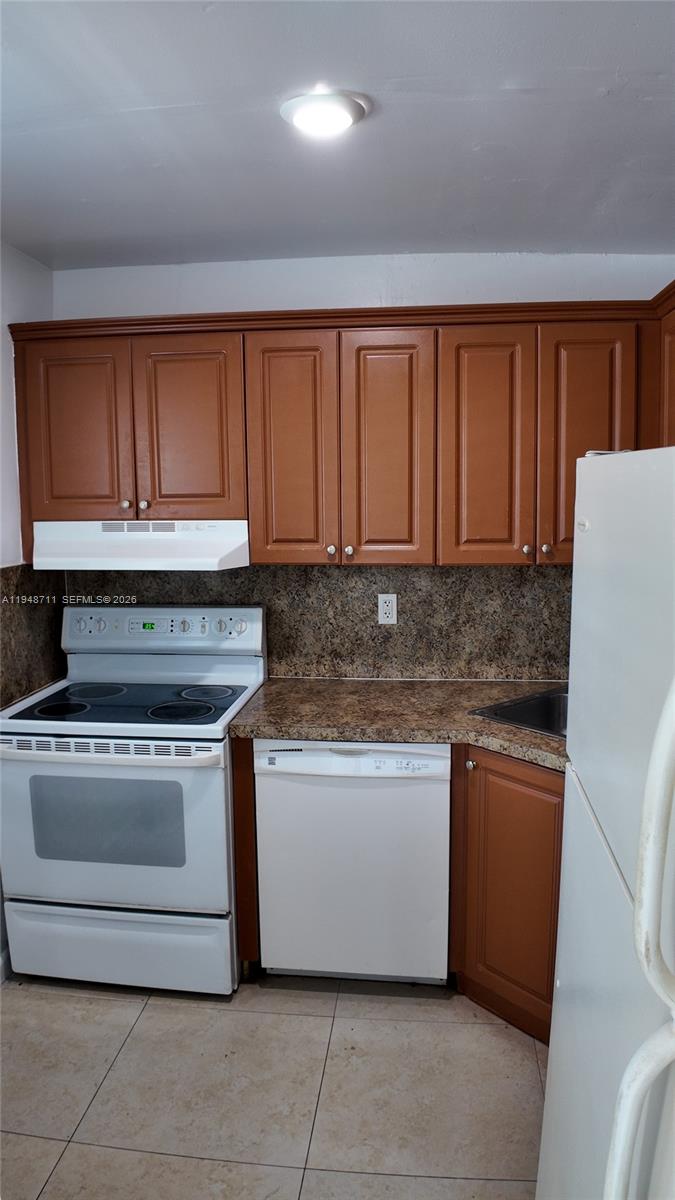 A A DOOLEY SUB - Residential Lease