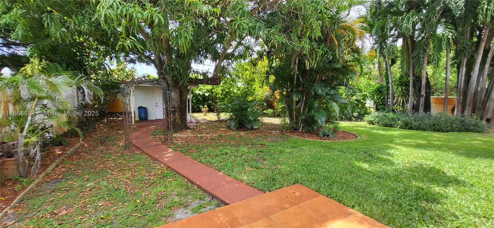 EDGEWOOD ESTATES - Residential Lease