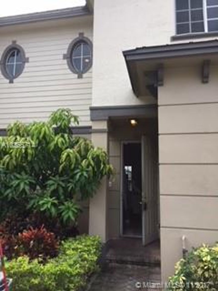 3 BED/ 3 FULL BATH TOWNHOME- ALL BEDROOMS HAVE A FULL BATH- GREAT FLOORPLAN- 24HR GATED COMMUNITY- POOL, SPA, CLUBHOUSE, EXERCISE ROOM, PLAYGROUNDS, TENNIS COURT AND MORE!!