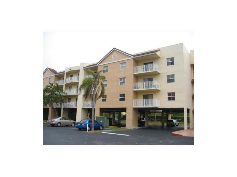 BEAUTIFUL APARTMENT, GATED COMMUNITY, POOL, VOLLEYBALL AND TENNIS COURTS, AND GYM. CLOSE TO SHOPPING CENTERS