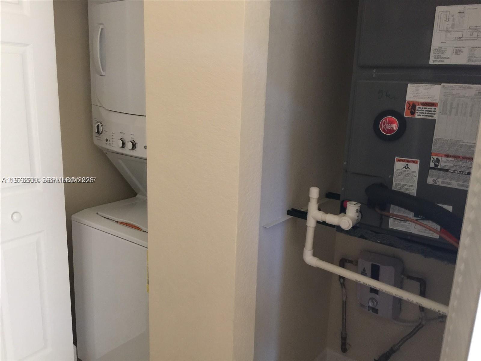 KENDALL COMMONS TOWNHOMES - Residential Lease