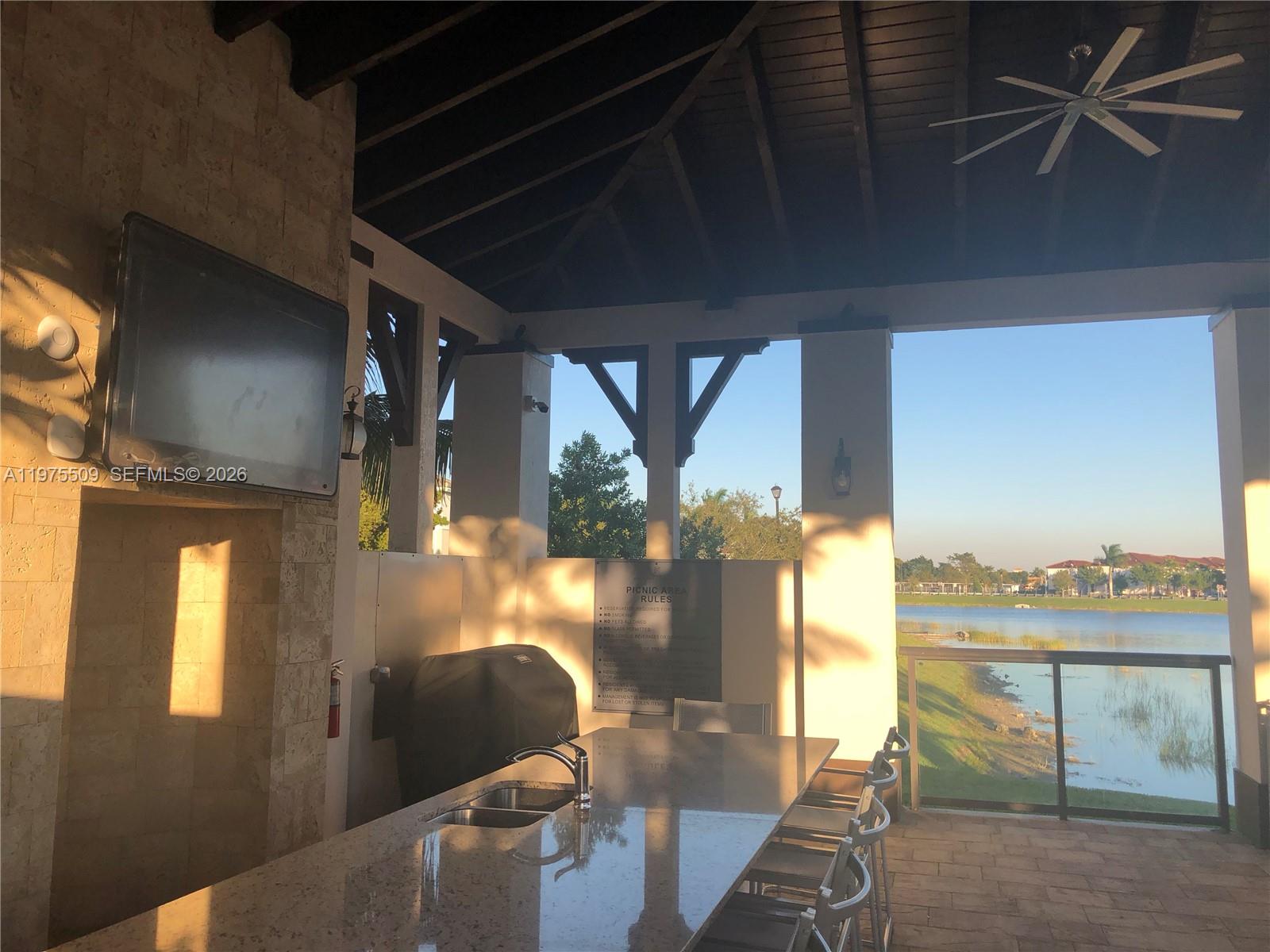 KENDALL COMMONS TOWNHOMES - Residential Lease