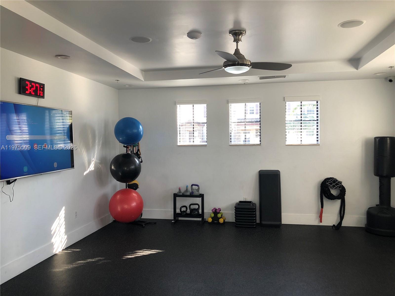 KENDALL COMMONS TOWNHOMES - Residential Lease