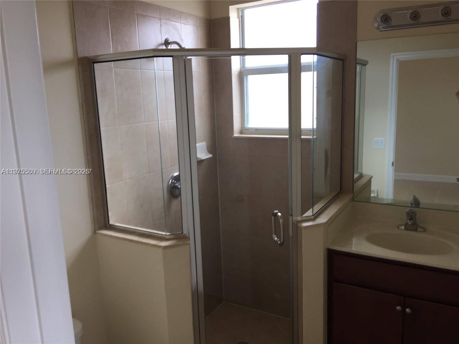 KENDALL COMMONS TOWNHOMES - Residential Lease