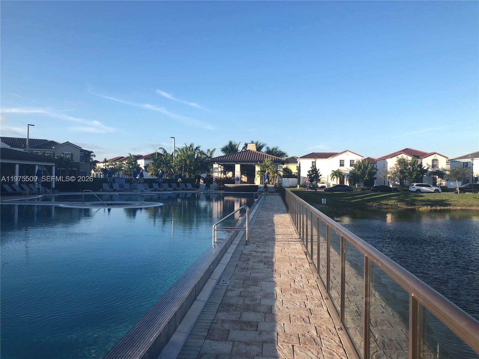 KENDALL COMMONS TOWNHOMES - Residential Lease