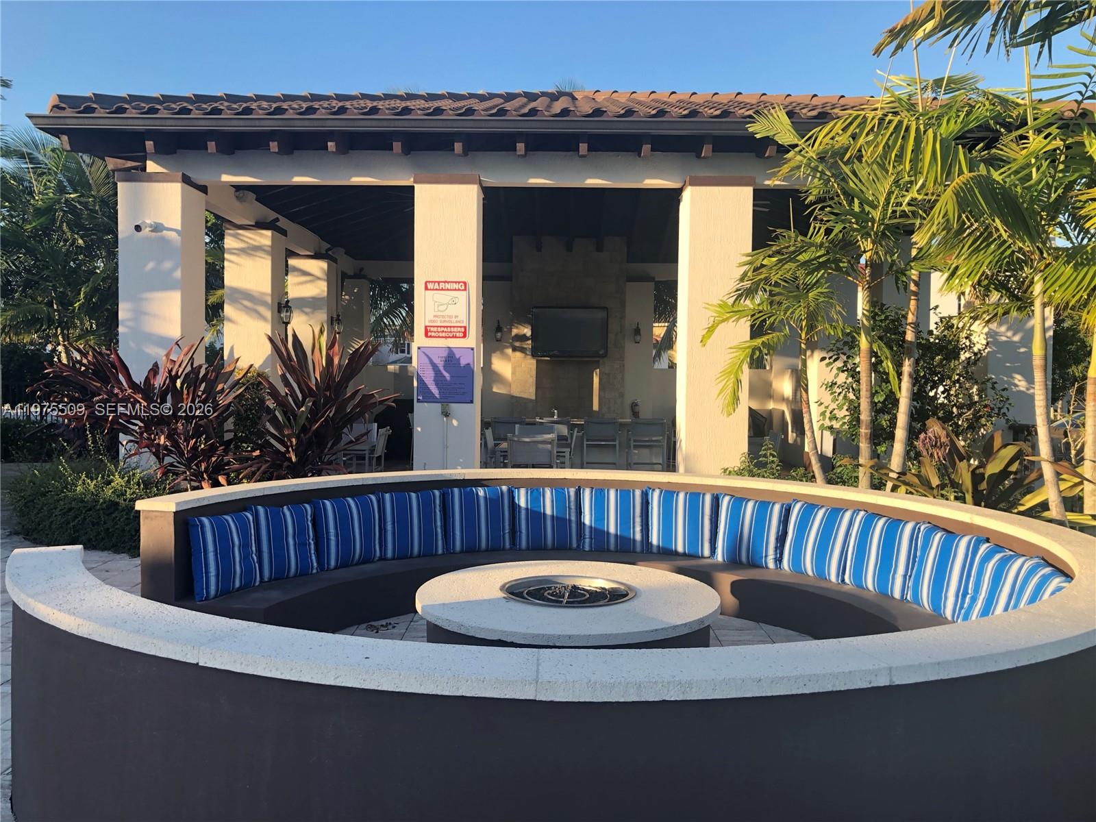 KENDALL COMMONS TOWNHOMES - Residential Lease